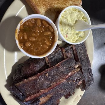 Slow smoked ribs at Crossroads Rib Shack